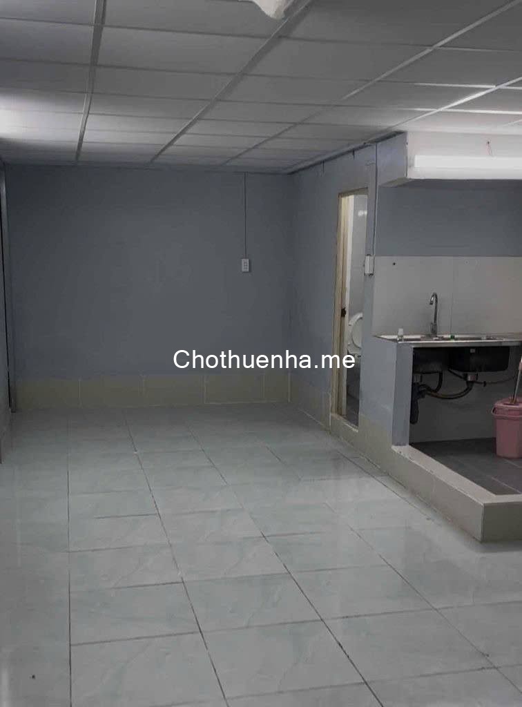 Nhà hẻm xe hơi Nguyễn Tri Phương, Quận 5.