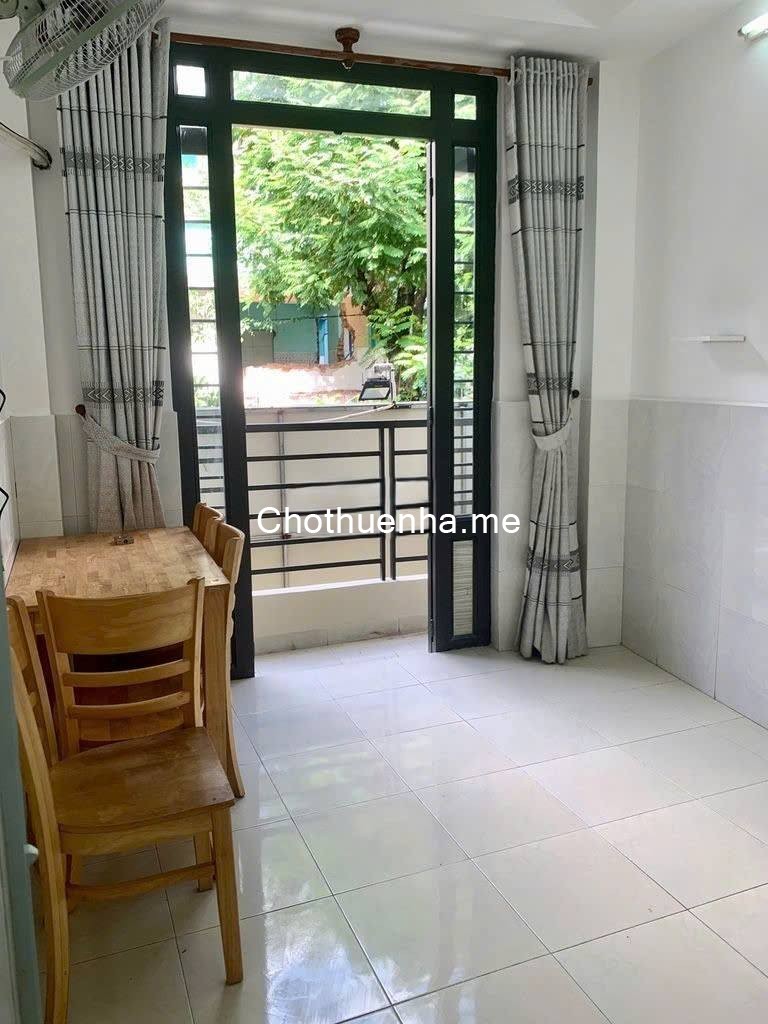 Cho thuê nhà 1 trệt, 2 lầu, mặt tiền Nguyễn Tiểu La, Quận 10.