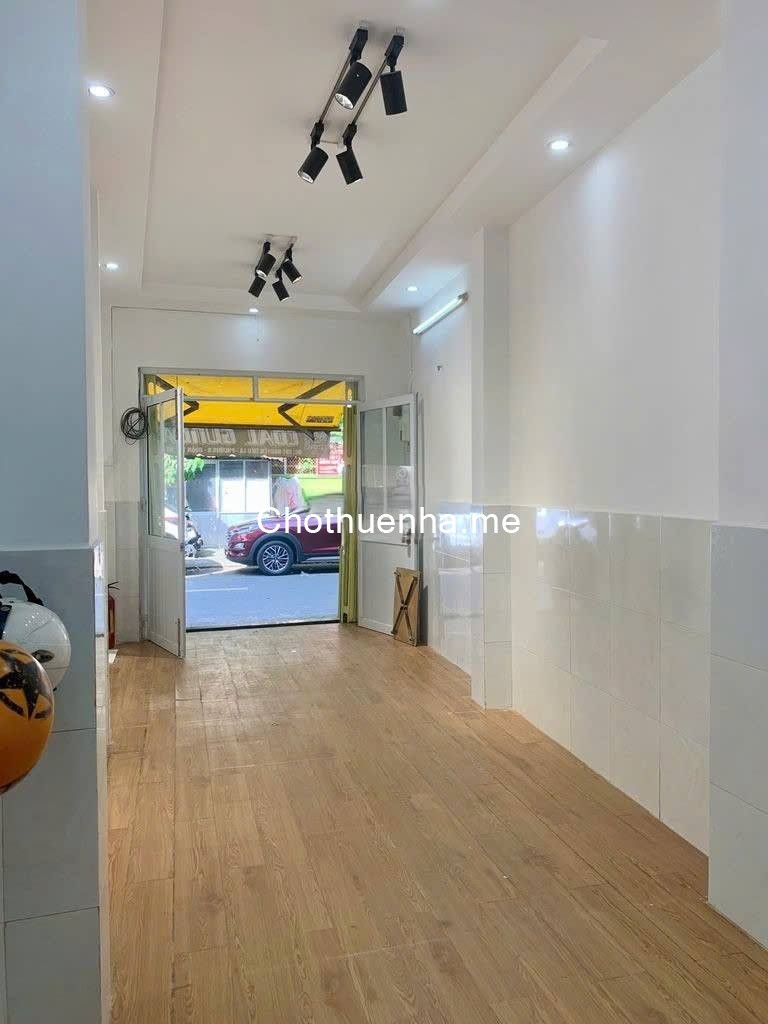 Cho thuê nhà 1 trệt, 2 lầu, mặt tiền Nguyễn Tiểu La, Quận 10.