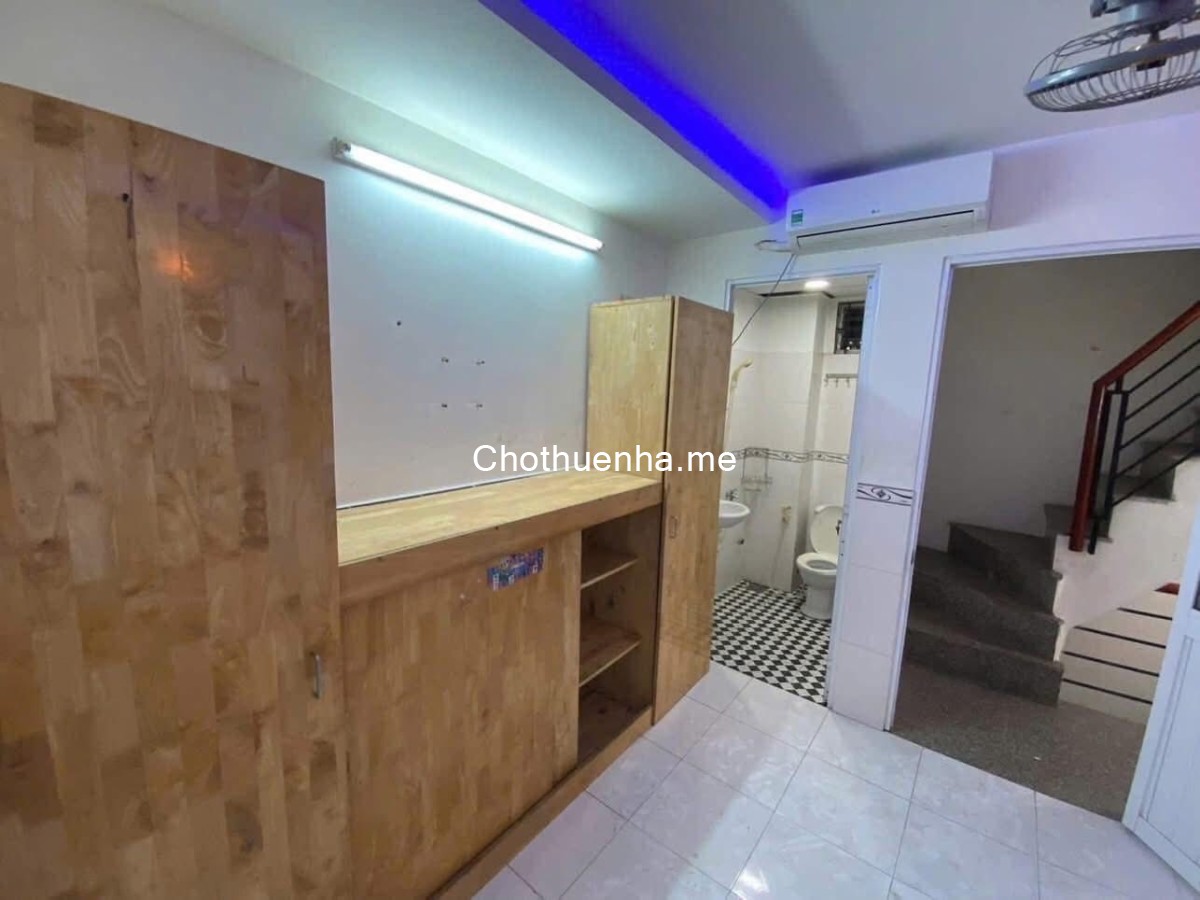 Cho thuê nhà nguyên căn trệt lửng 2 lầu Đường Đoàn Văn Bơ, Phường 13, Q4