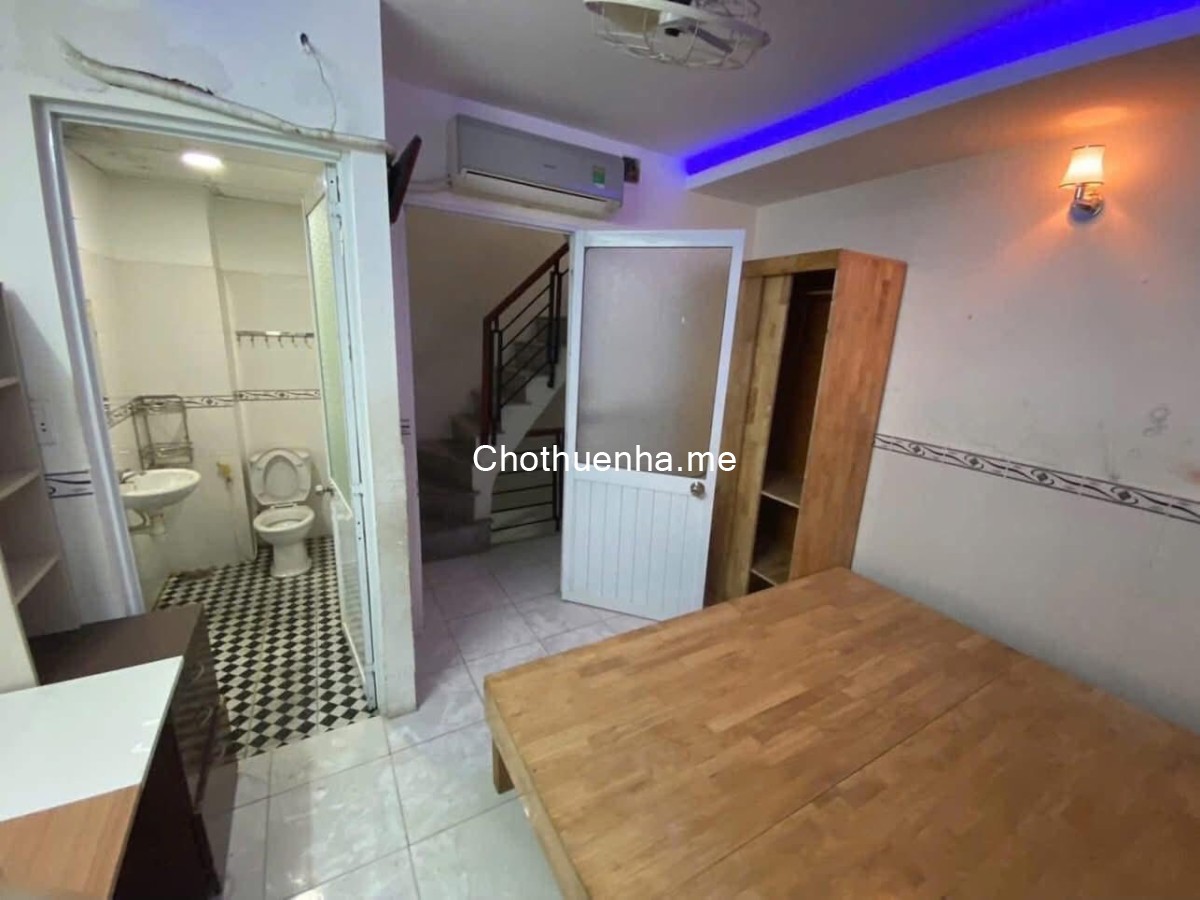 Cho thuê nhà nguyên căn trệt lửng 2 lầu Đường Đoàn Văn Bơ, Phường 13, Q4