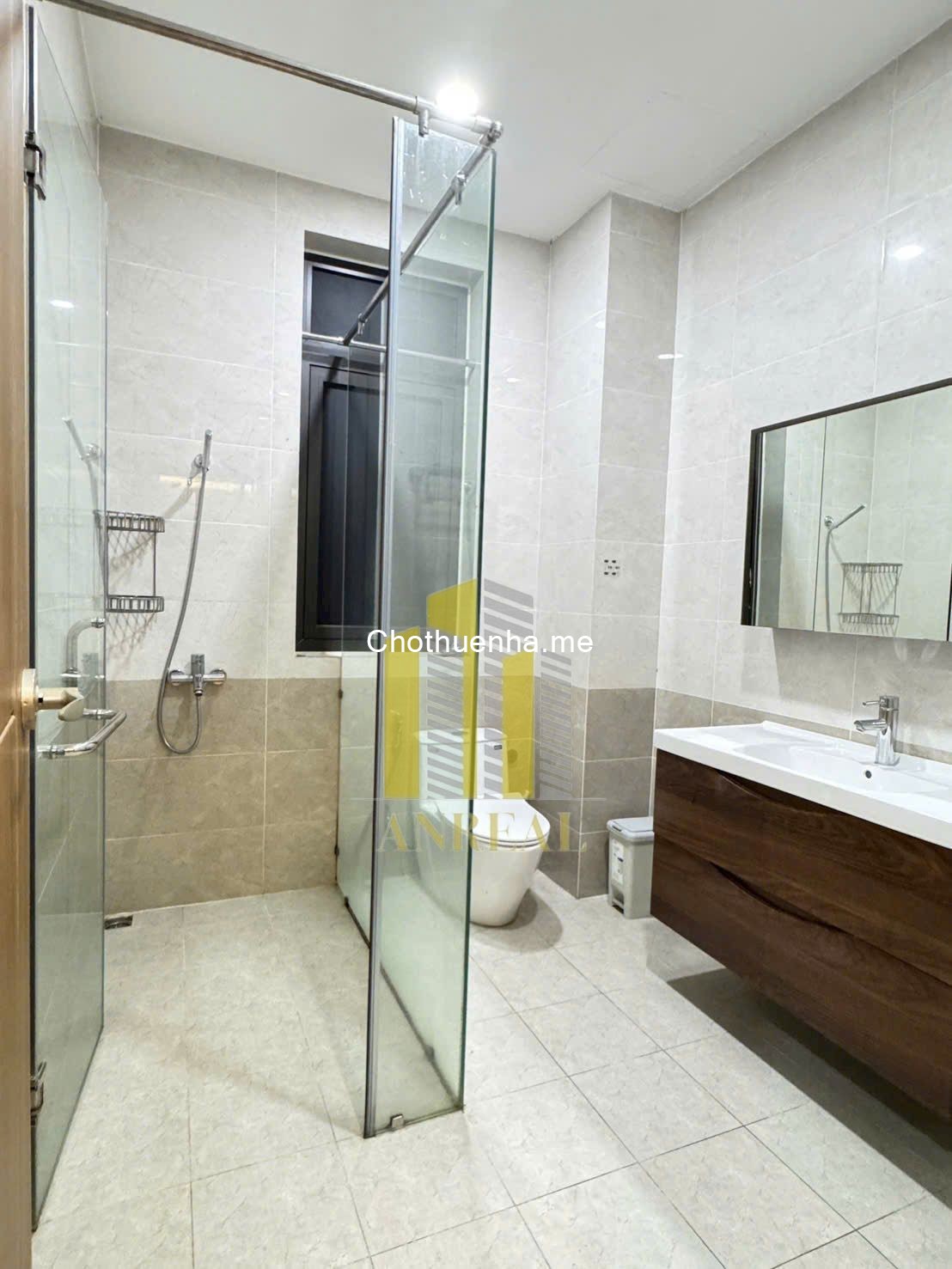 Nhà đầy đủ nội thất, 5 phòng, giá 55 triệu - Hầm, 3 lầu