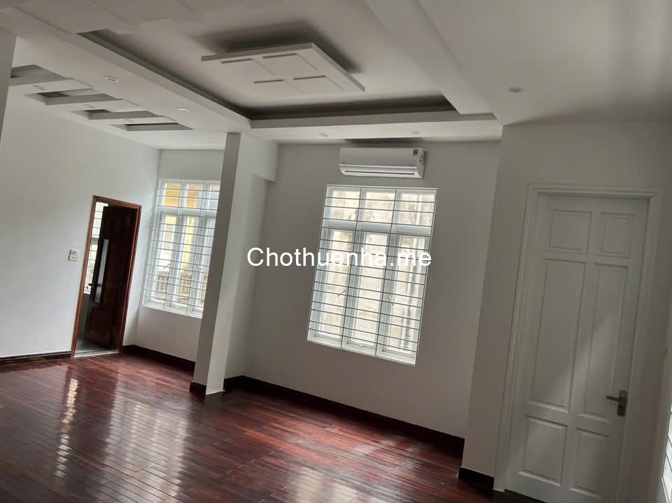 Cho thuê nhà Lô góc ô tô Xuân Thuỷ 5 tầng x 50m2, 6PN, 4 WC, 30 Triệu, 50m ra M.phố