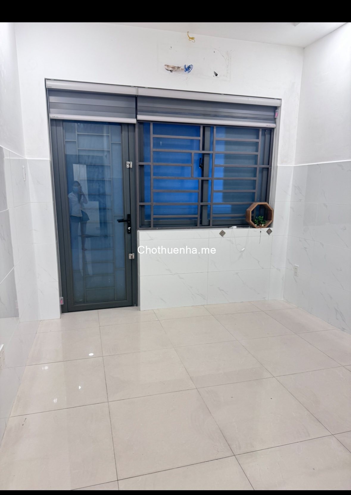 Hẻm xe hơi đường Lạc Long Quân, Quận 1, nhà 1 trệt, 2 lầu, 14 triệu/th