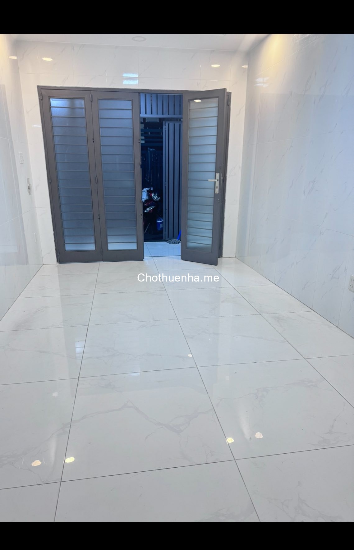 Hẻm xe hơi đường Lạc Long Quân, Quận 1, nhà 1 trệt, 2 lầu, 14 triệu/th