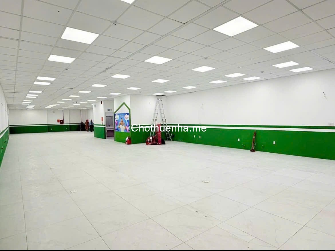 Cho thuê Góc 2 MT Âu cơ 10x50, nở hậu, Dtsd : 500m2 . 65 tr