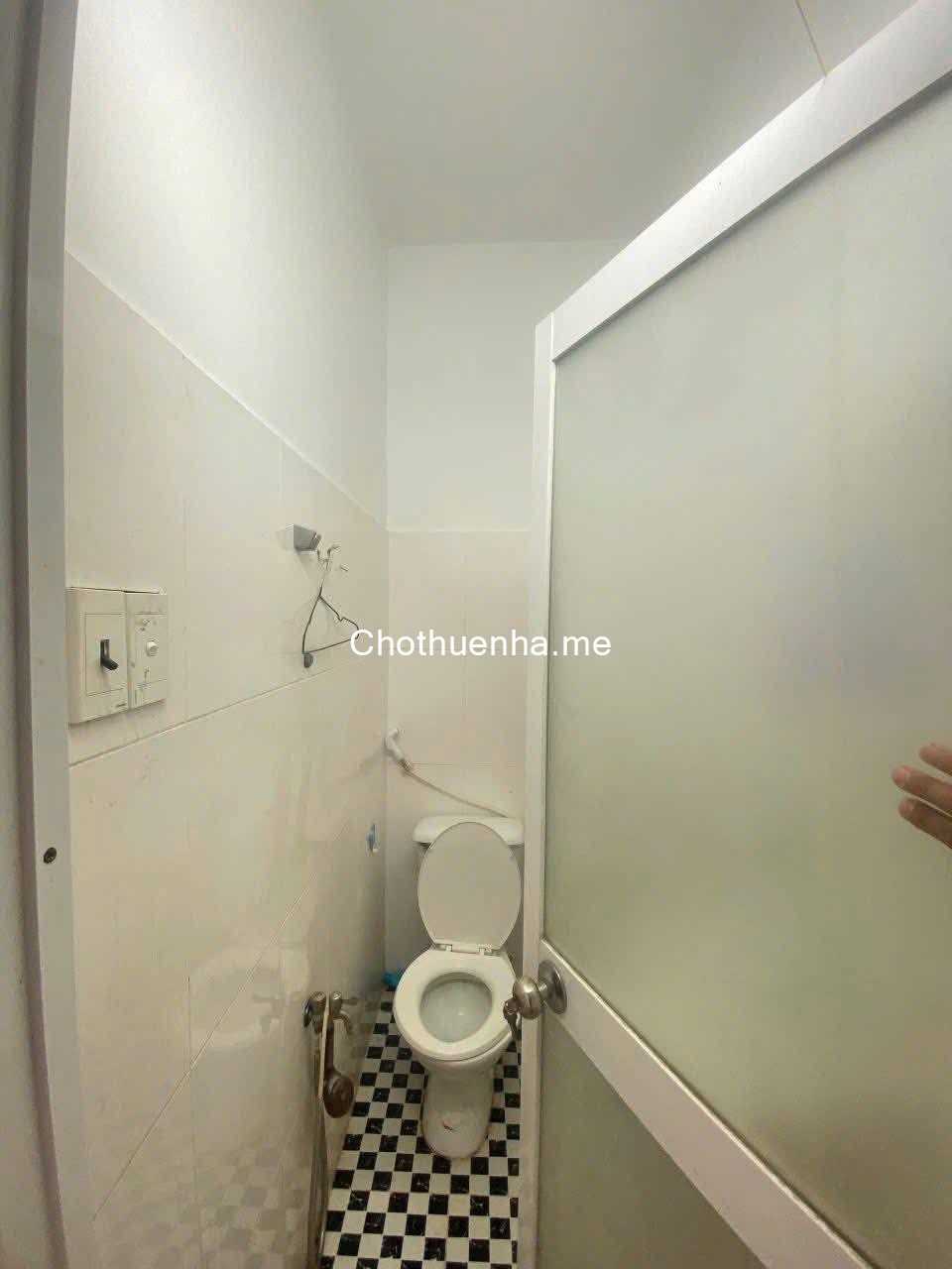 Nhà cho thuê giáp quận 7, 1 trệt + 2 lầu, 2 phòng ngủ – 3 WC, sachk sẽ, thuận tiện đi lại