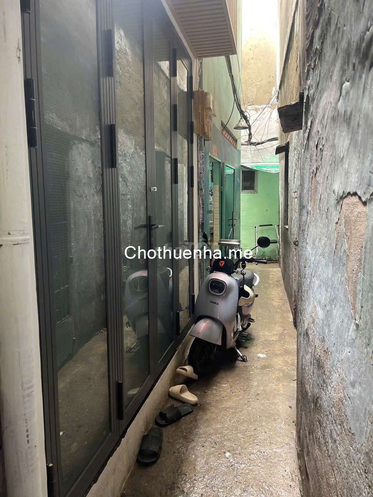 cho thuê nhà 1 trệt, 1 lầu hẻm đường Đề Thám Q1