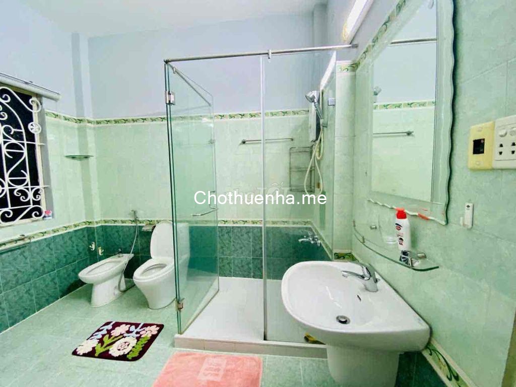 Sát mặt tiền Cách Mạng Tháng 8, 1 trệt, 6 lầu, có sẵn nội thất