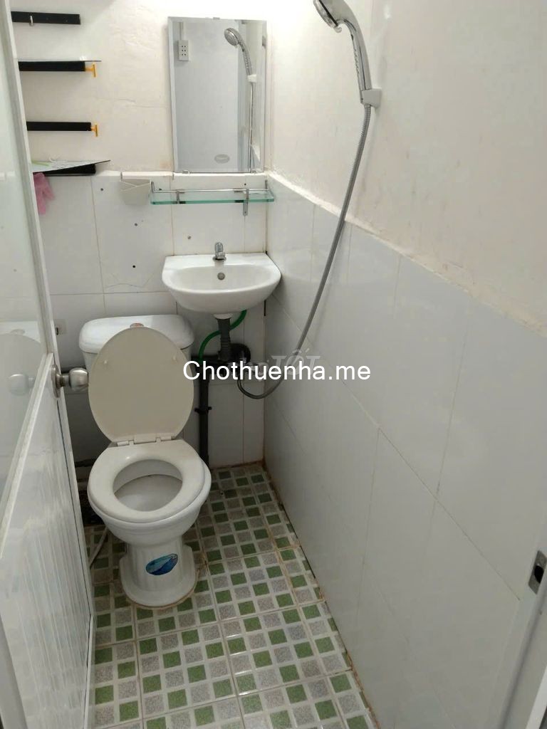 Nhà 1 trệt, 2 lầu – nhà mới, sạch đẹp, có sẵn 2 máy lạnh