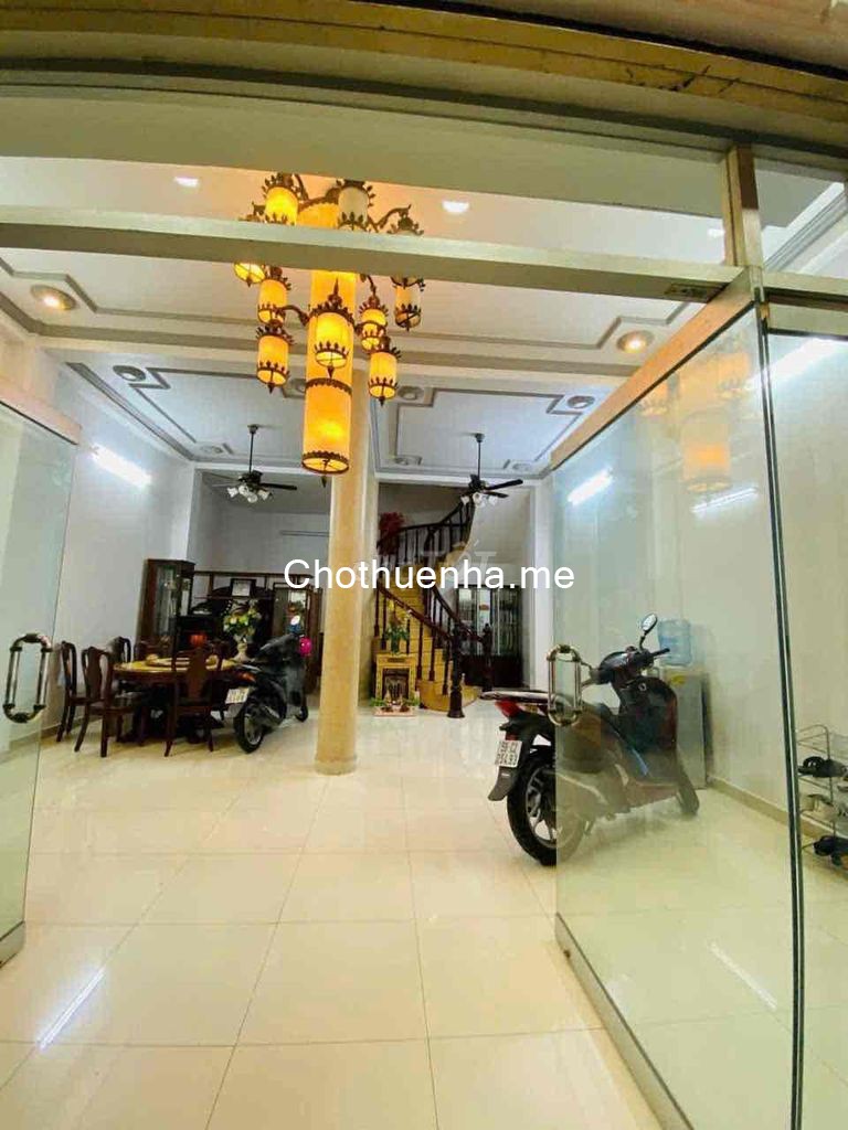 Sát mặt tiền Cách Mạng Tháng 8, 1 trệt, 6 lầu, có sẵn nội thất