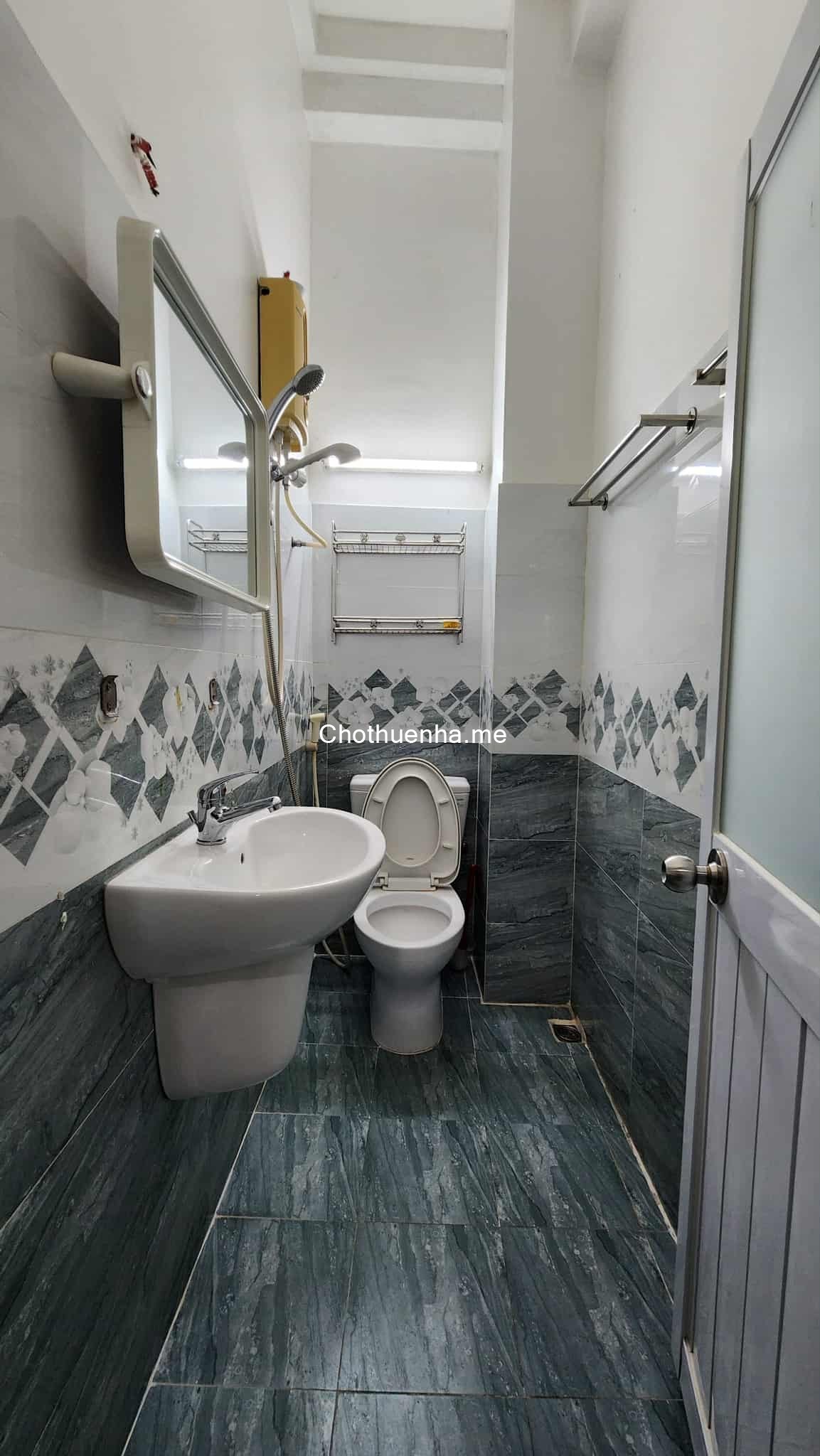 Cho thuê nhà hẻm xe hơi Võ Văn Tần Quận 3, trệt + 2 lầu, 5PN, 4WC