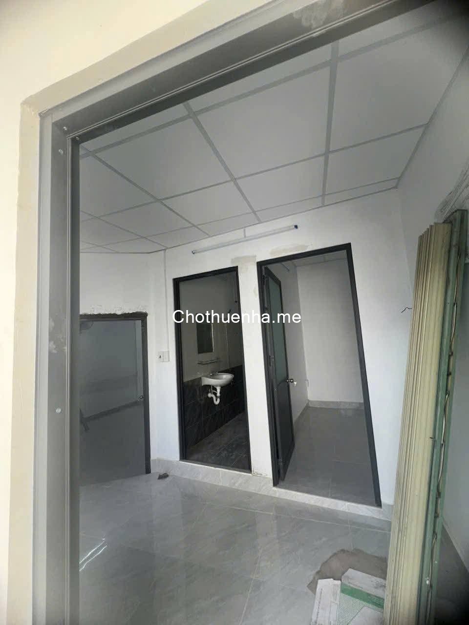 Cho thuê nhà hẻm thông CMT8, Quận 10, 1 trệt, 1 lầu – 3PN, 2WC, sẵn 2 máy lạnh