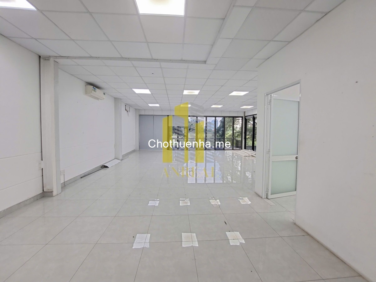 Cho thuê mặt tiền đường Trương Văn Bang, 300m² trống suốt, giá 40 triệu.