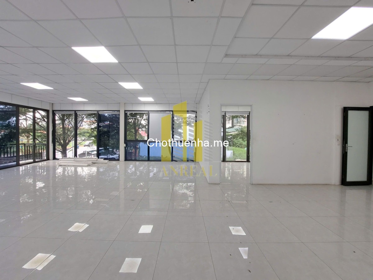 Cho thuê mặt tiền đường Trương Văn Bang, 300m² trống suốt, giá 40 triệu.