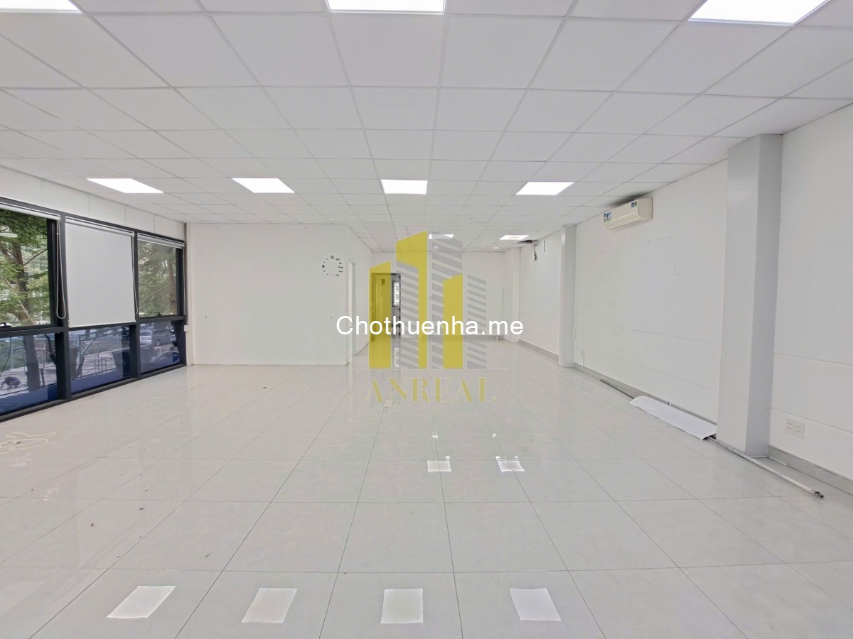 Cho thuê mặt tiền đường Trương Văn Bang, 300m² trống suốt, giá 40 triệu.