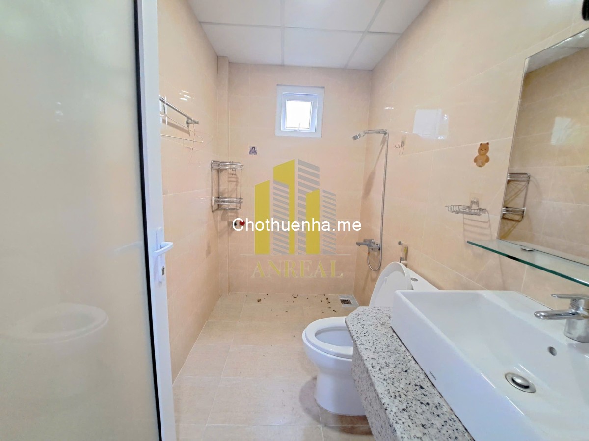 Cho thuê mặt tiền đường Trương Văn Bang, 300m² trống suốt, giá 40 triệu.