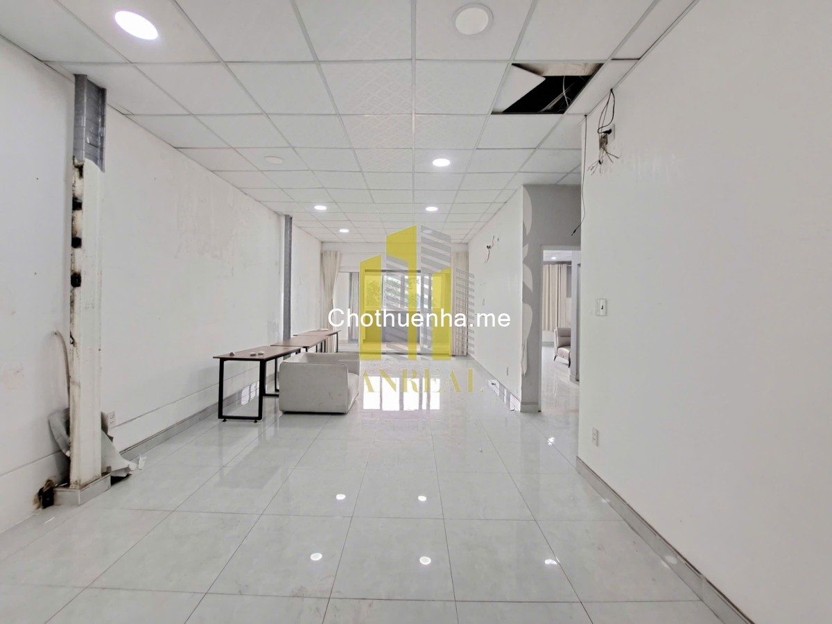 Cho thuê mặt tiền đường Trương Văn Bang, 300m² trống suốt, giá 40 triệu.