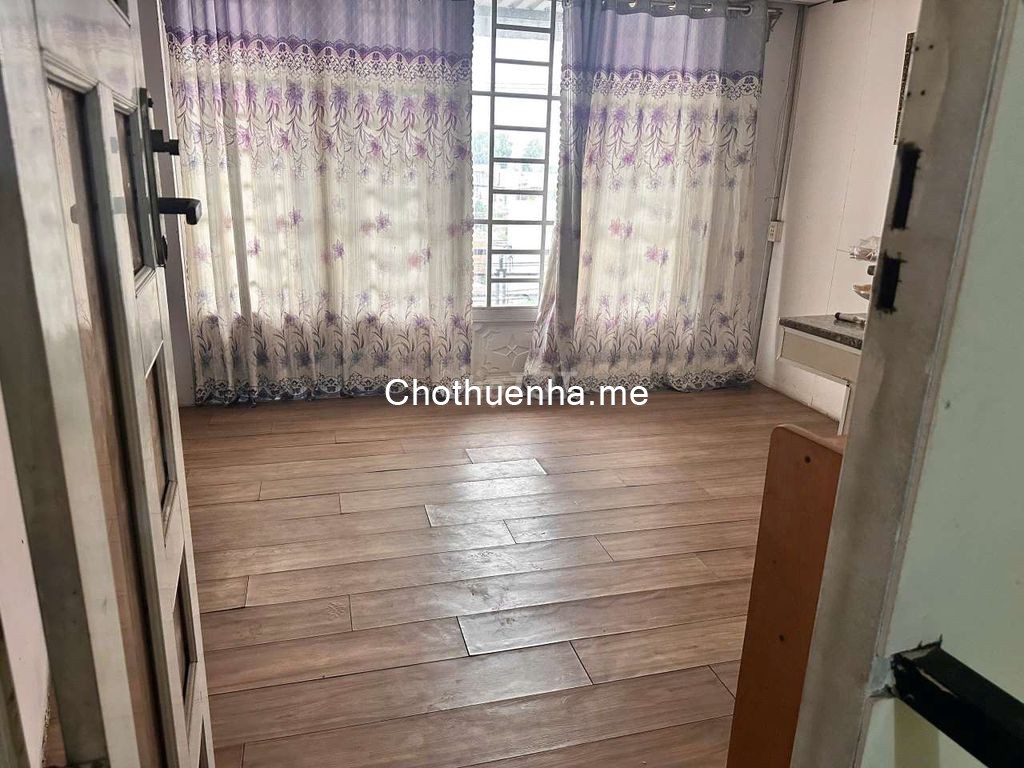 Nhà mặt tiền cho thuê 1 trệt 2 lầu, gần chợ, phù hợp ở tiện buôn bán