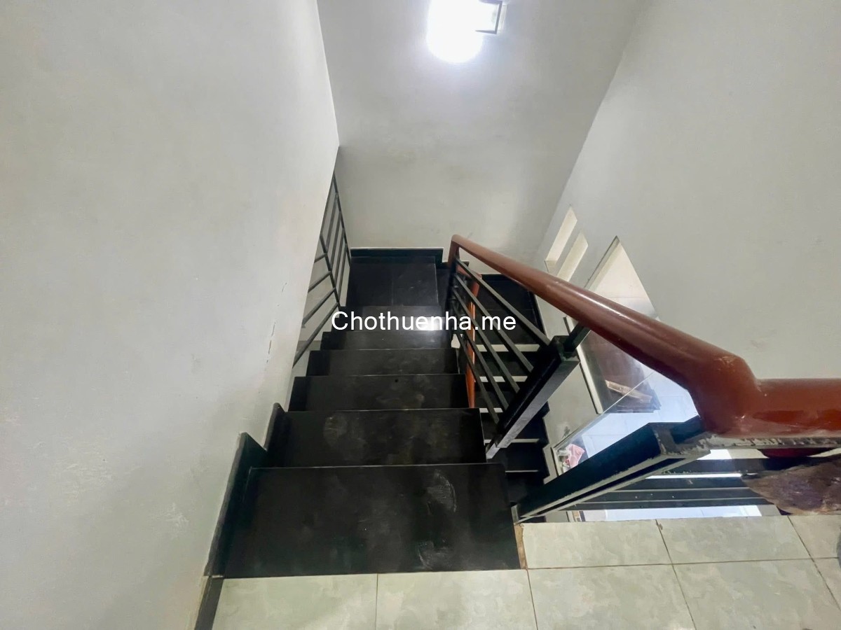 Cho thuê nhà thị trấn Hóc Môn, gần chợ Hóc Môn, 1 trệt 1 lầu chỉ 5 triệu