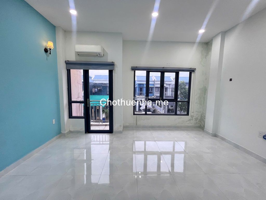 Nhà nguyên căn 2 tầng, 2PN – 2WC, có sẵn 2 máy lạnh khu Oasis City, Bến Cát