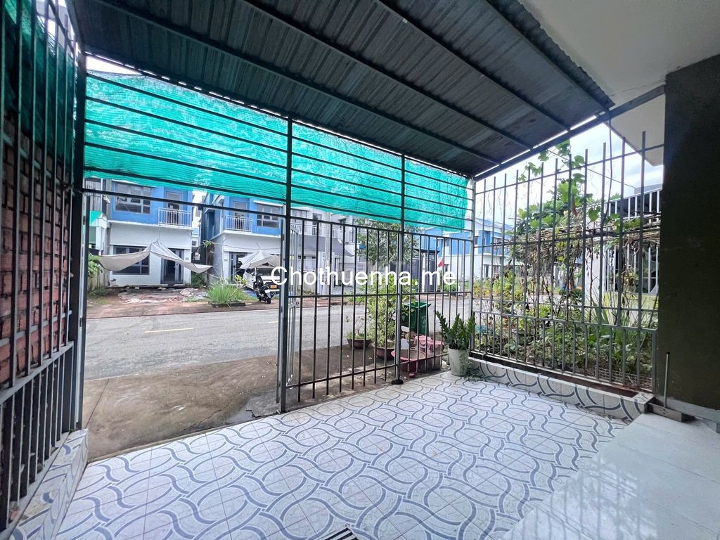 Nhà nguyên căn 2 tầng, 2PN – 2WC, có sẵn 2 máy lạnh khu Oasis City, Bến Cát