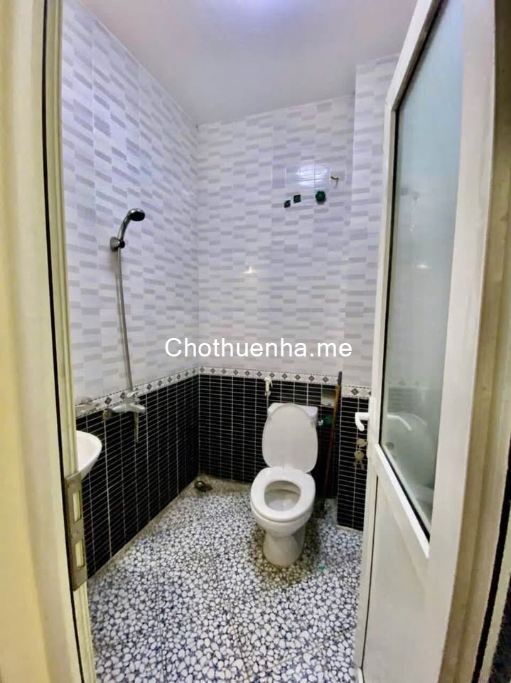 Cho thuê nhà nguyên căn ngõ 143 Nguyễn Chính, 33m² x 5 tầng, 3PN, 4 WC, 9 Triệu chốt