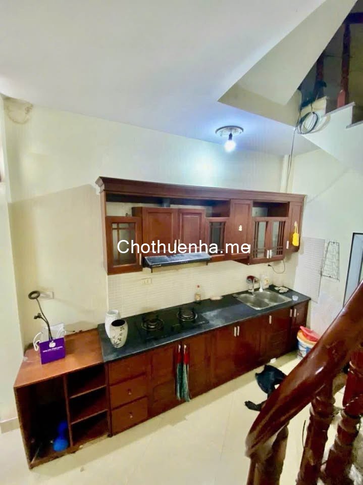 Cho thuê nhà nguyên căn ngõ 143 Nguyễn Chính, 33m² x 5 tầng, 3PN, 4 WC, 9 Triệu chốt