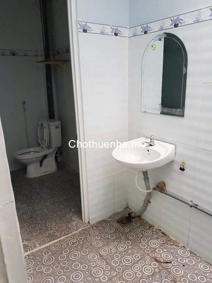 Nhà gần KDC Hiệp Thành 1, trệt + gác lửng, 1 phòng ngủ, cổng rào riêng