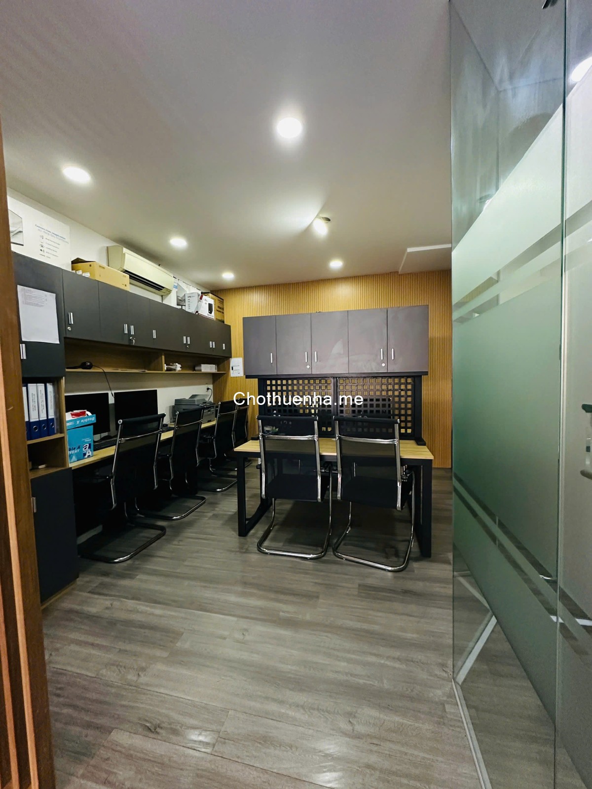 Cho thuê tòa nhà văn phòng mặt tiền đường Tân Cảng, ngang 6m, gồm sẵn nội thất cao cấp