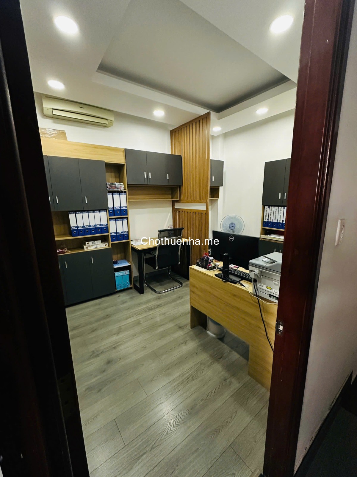 Cho thuê tòa nhà văn phòng mặt tiền đường Tân Cảng, ngang 6m, gồm sẵn nội thất cao cấp