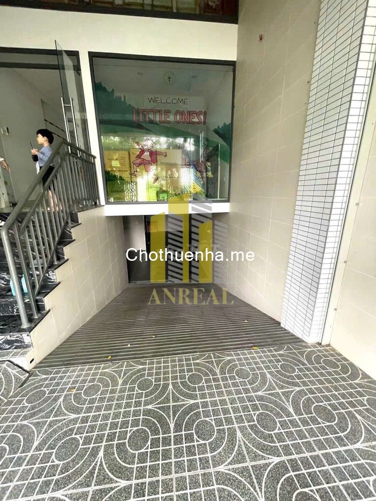 Cho Thuê Nhà Văn Phòng – Hầm, Thang Máy, 5 Tầng – Giá Chỉ 30 Triệu/Tháng