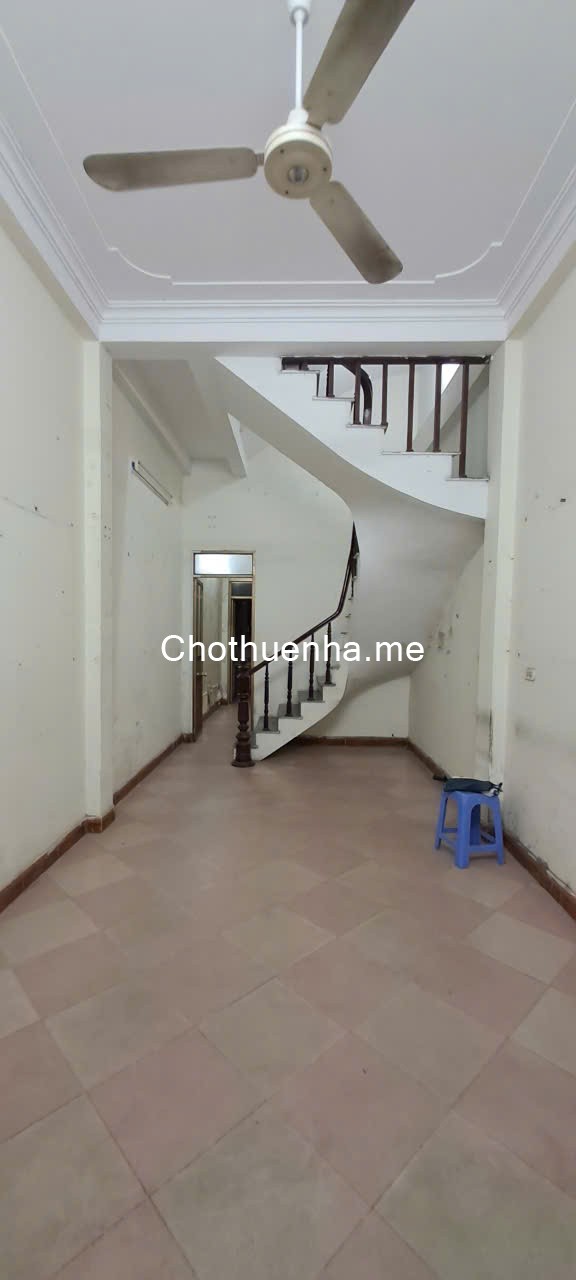 Cho thuê nhà ngõ 1295 Giải Phóng 45m2 x 3 tầng, 3 ngủ, 3 wc, 11 Triệu