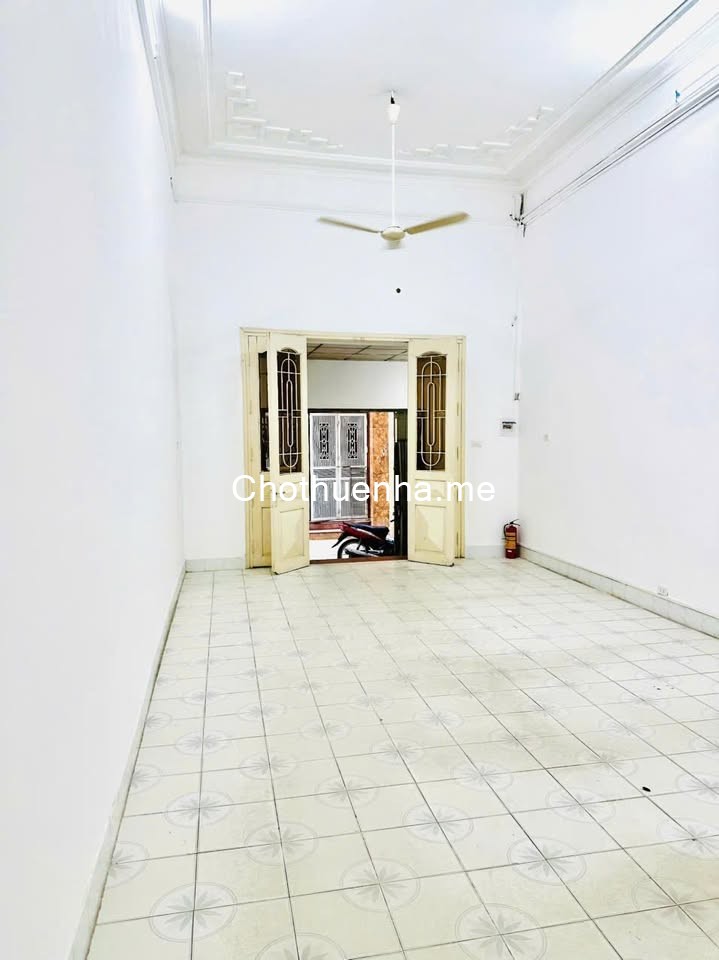 Cho thuê nhà ô tô đỗ cửa Nguyễn Khang 3 tầng x 80m2, 4PN, 14 triệu