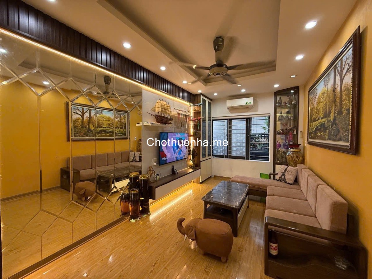 Cho thuê nhà nguyên căn ngõ 42 Thịnh Liệt, 40m² x 5 tầng, 3 phòng ngủ, 3 vệ sinh13 Triệu