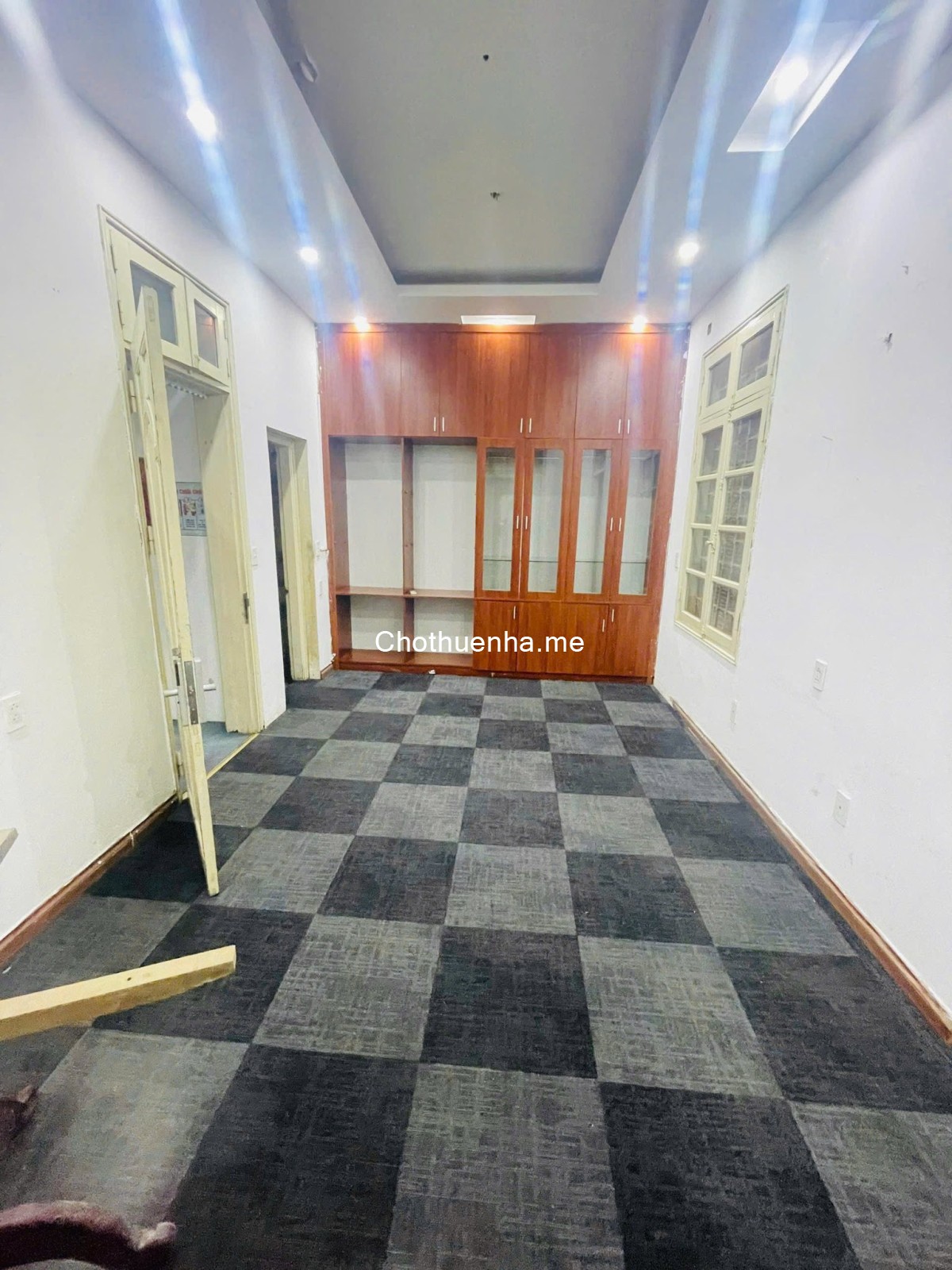 Cho thuê biệt thự nguyên căn – Khuất Duy Tiến,300m² – 4 tầng – mặt tiền rộng, bề thế 80 triệu