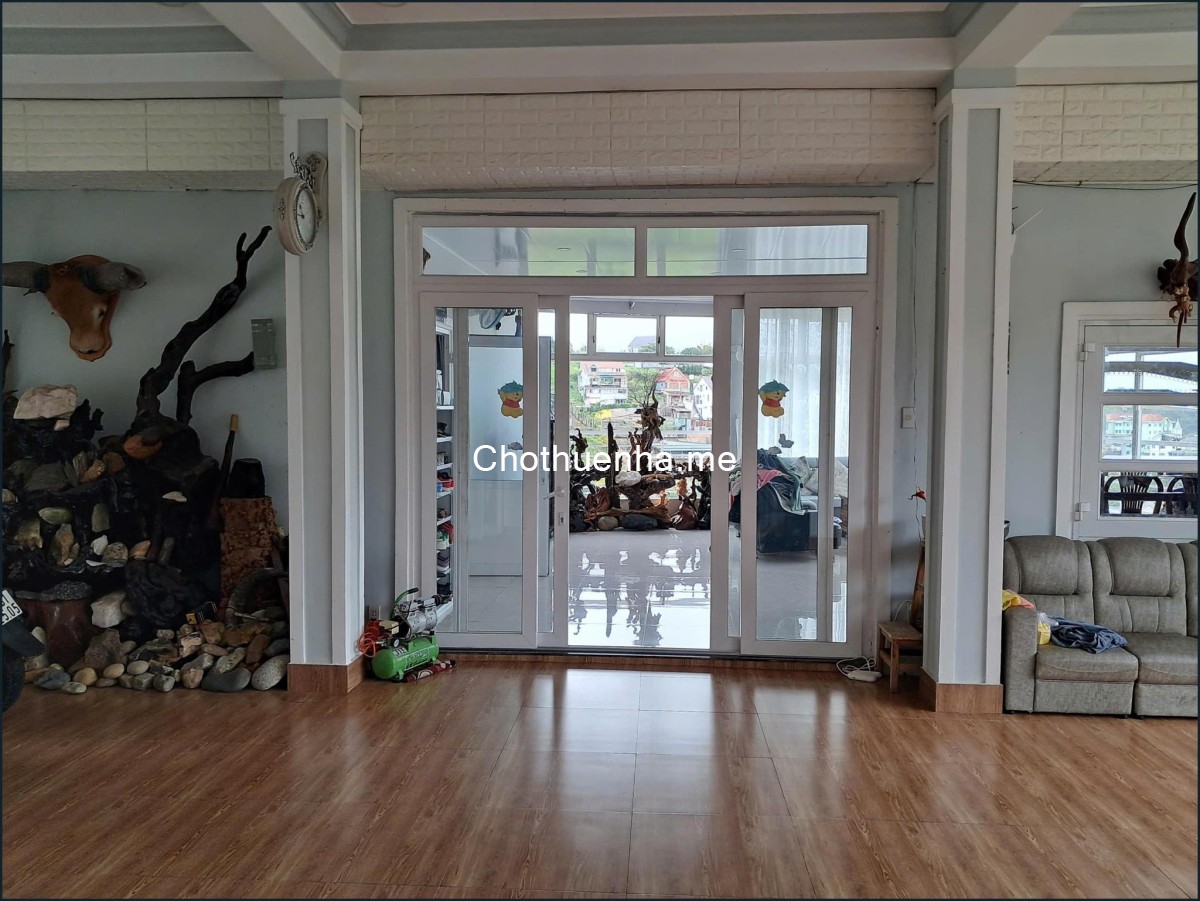 Cho Thuê Villa Sân Vườn Khe Sanh, P.10, Đà Lạt – 3 Phòng Ngủ, Nội Thất Cao Cấp, Sân Đậu Ô Tô