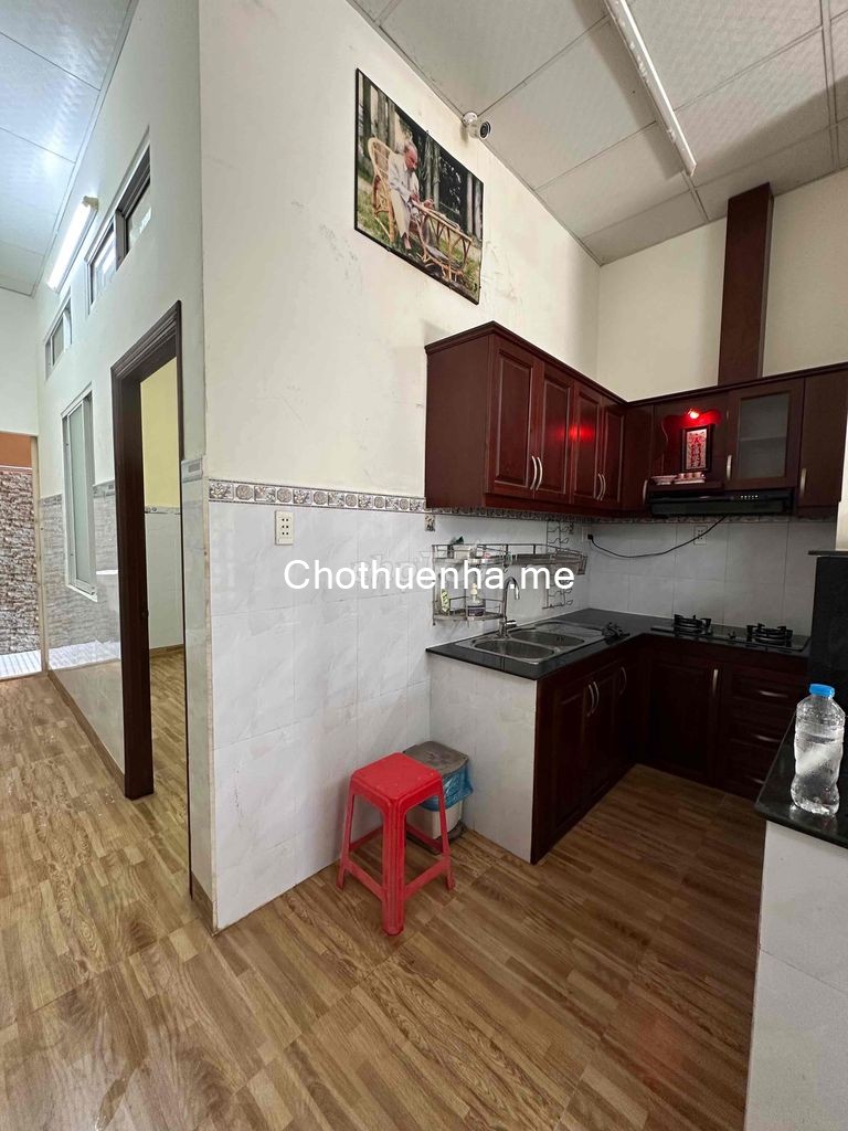 Cho thuê nhà mới và đẹp – diện tích 4×16m, gồm 1 trệt, 1 phòng ngủ, 1 WC, bếp nấu ăn đầy đủ.