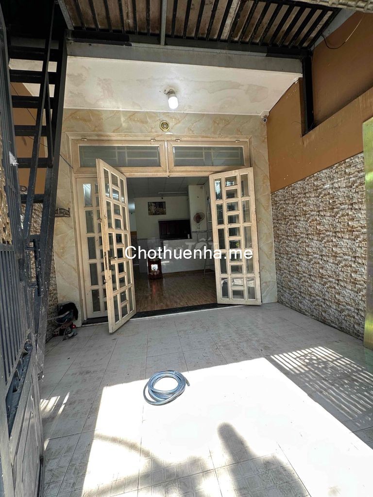 Cho thuê nhà mới và đẹp – diện tích 4×16m, gồm 1 trệt, 1 phòng ngủ, 1 WC, bếp nấu ăn đầy đủ.