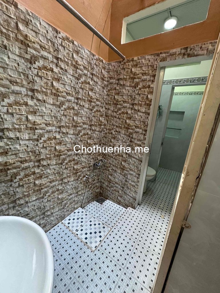 Cho thuê nhà mới và đẹp – diện tích 4×16m, gồm 1 trệt, 1 phòng ngủ, 1 WC, bếp nấu ăn đầy đủ.