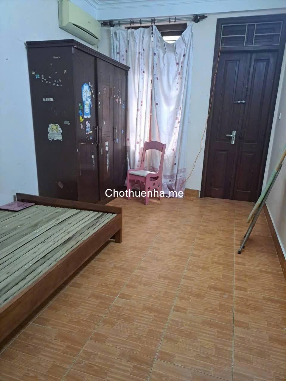 Cho thuê nhà ngõ 546 Trần Cung, Hà Nội.