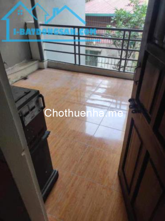 Cho thuê nhà ngõ 250 Phố Tân Mai diện tích 50m2, 2 tầng, 2 ngủ vào ngay. 8 triệu