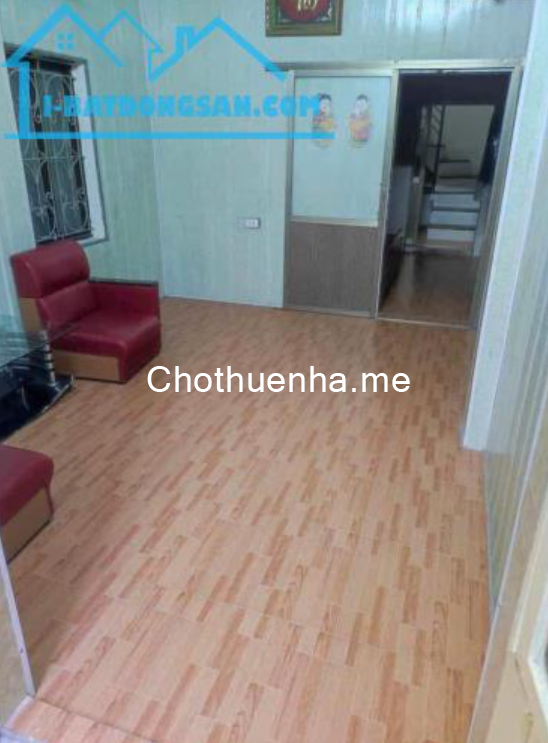 Cho thuê nhà ngõ 250 Phố Tân Mai diện tích 50m2, 2 tầng, 2 ngủ vào ngay. 8 triệu