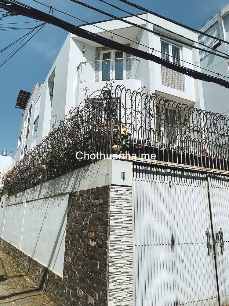 Cho thuê nhà góc 2MT Gò Vấp, DTSD: 270m2, Dt: 6x15, 5PN, 5ML, Giá chỉ 17tr/tháng.