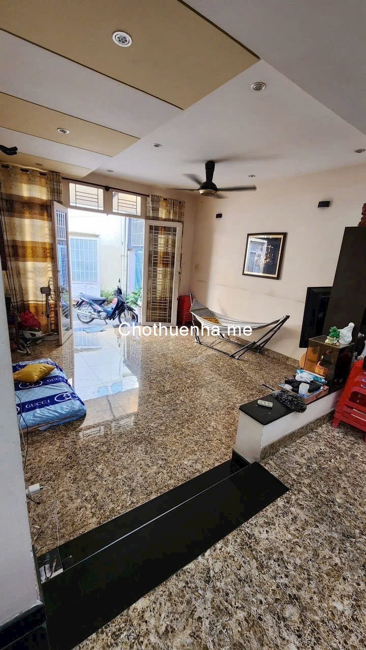 Cho thuê nhà 1 trệt 2 lầu, 3 phòng ngủ, 4 WC đường số 9, Linh Tây, gần Phạm Văn Đồng