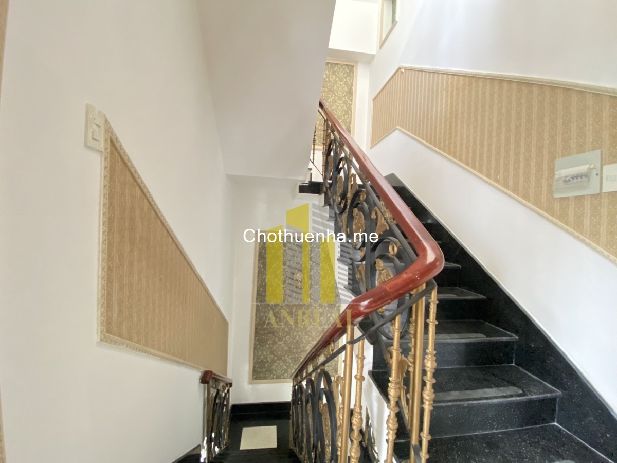 Cho thuê villa hiện đại sân vườn – view Landmark, giá 41 triệu/tháng.