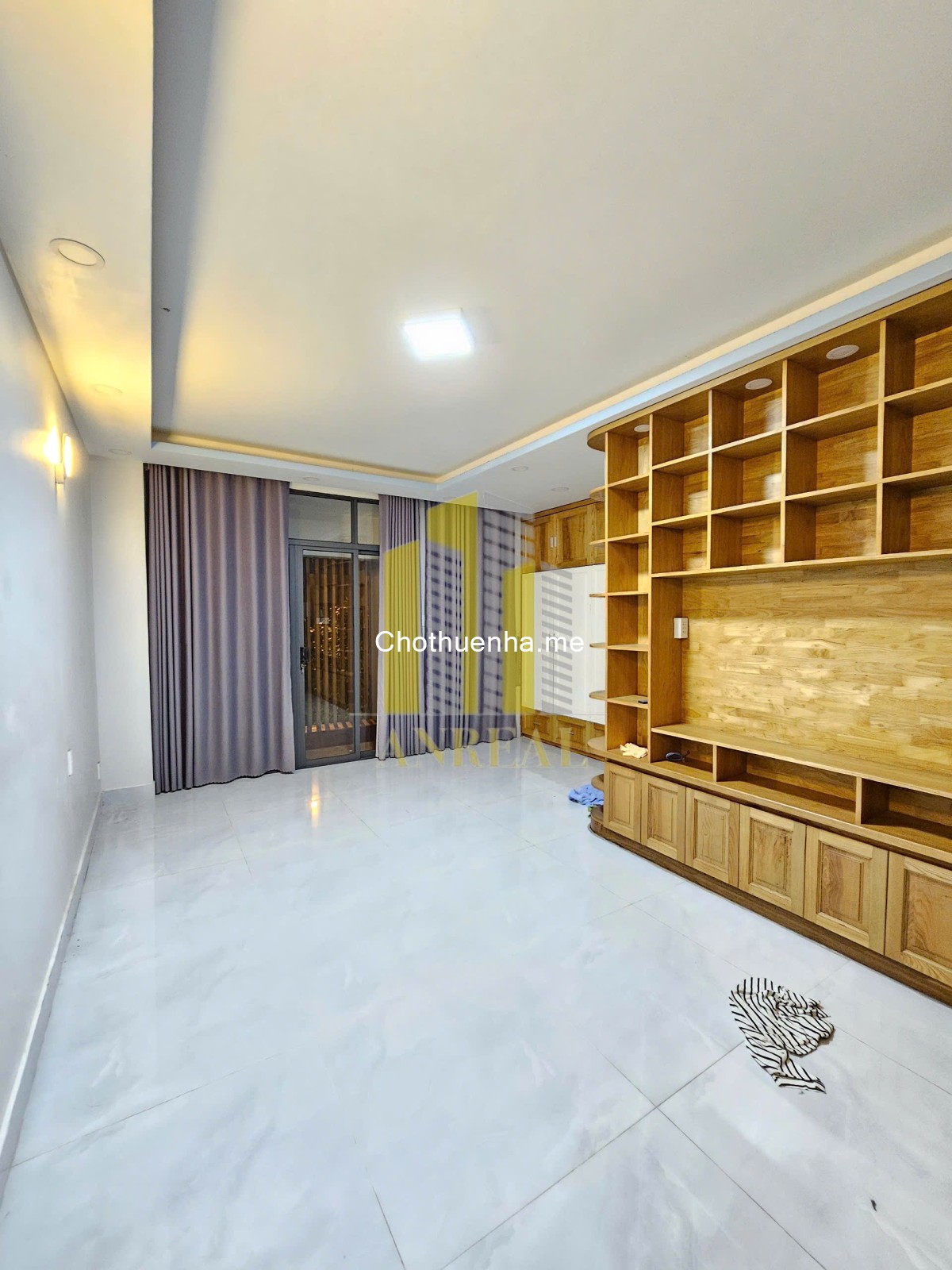 Cho thuê nhà mới đẹp 3 lầu, giá 25 triệu/tháng, đường xe hơi vào tận nơi.