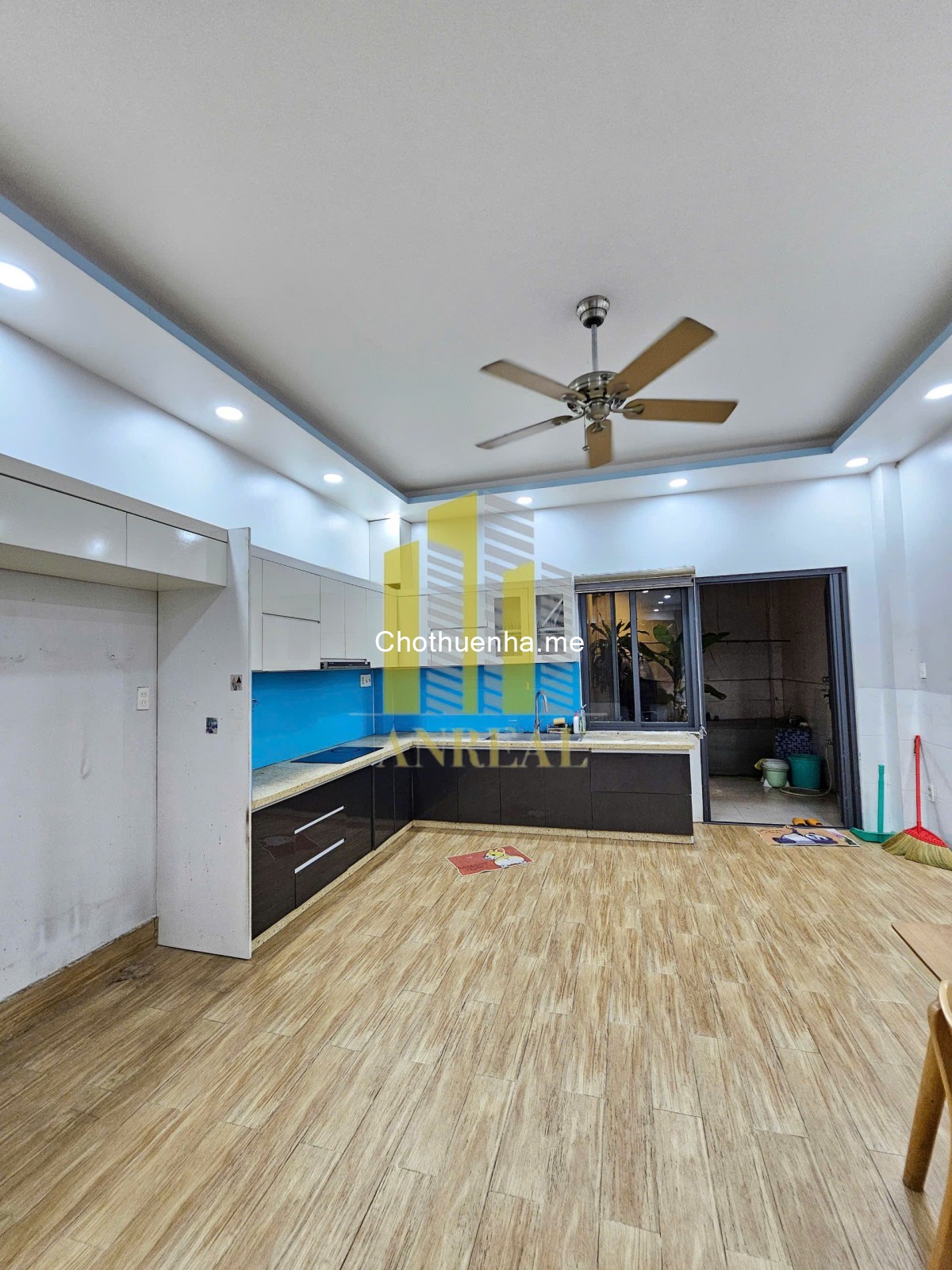 Cho thuê nhà mới đẹp 3 lầu, giá 25 triệu/tháng, đường xe hơi vào tận nơi.