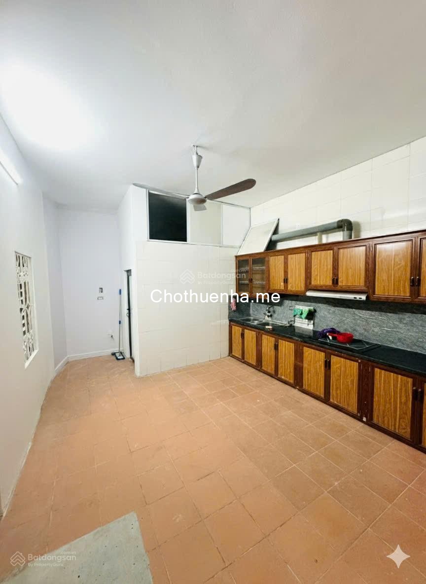 Chính chủ cho thuê nhà mới sửa 97,2m2, mặt phố Mai Phúc, hướng Đông Nam, 2 mặt tiền. Giá 13tr/tháng