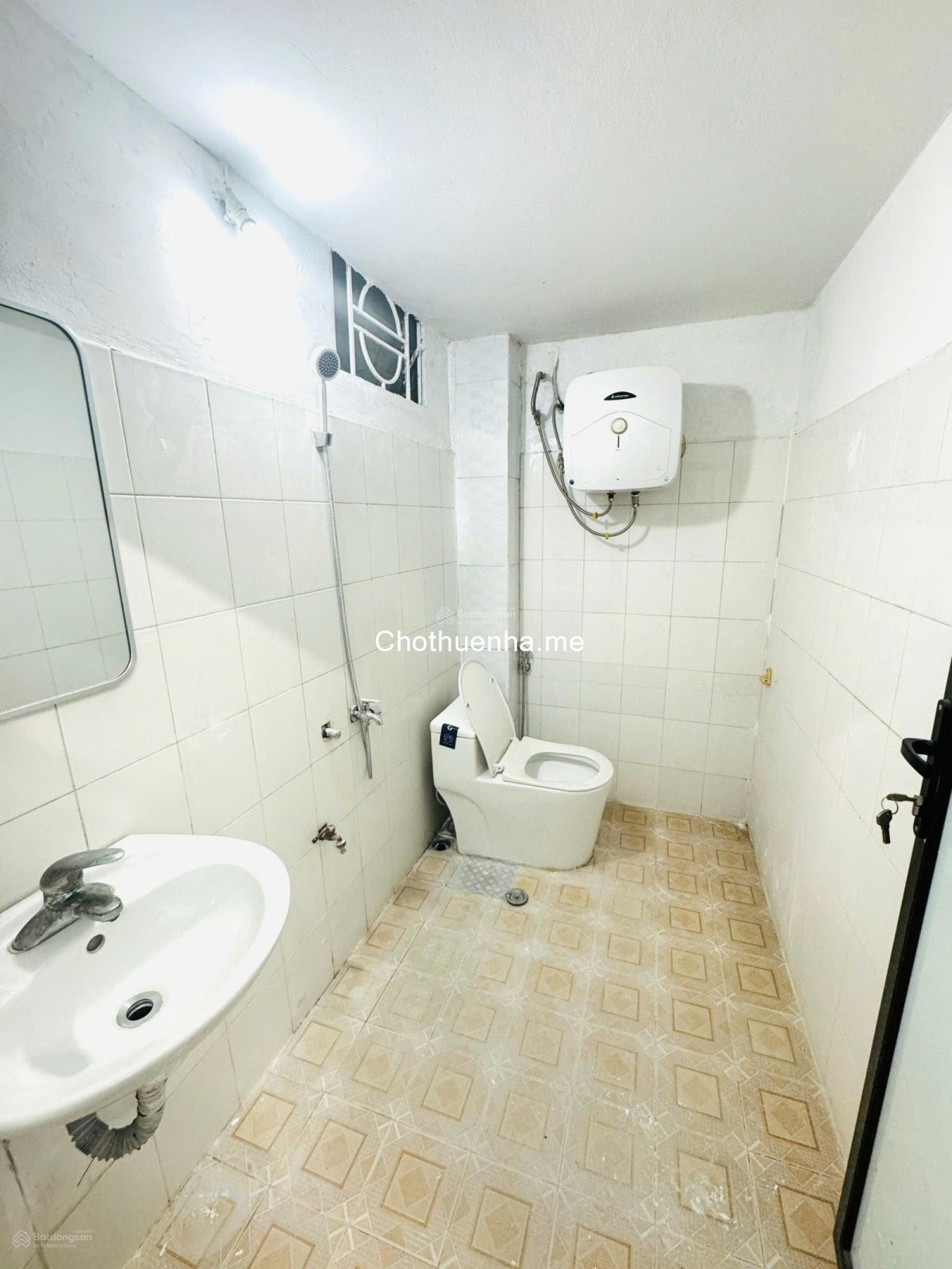 Chính chủ cho thuê nhà mới sửa 97,2m2, mặt phố Mai Phúc, hướng Đông Nam, 2 mặt tiền. Giá 13tr/tháng